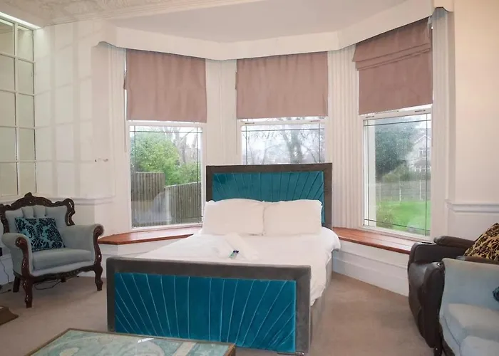 H9bc - Stunning & Reserved Leeds (West Yorkshire)