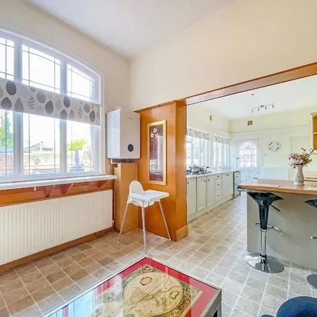 Daire H9bc - Stunning & Reserved