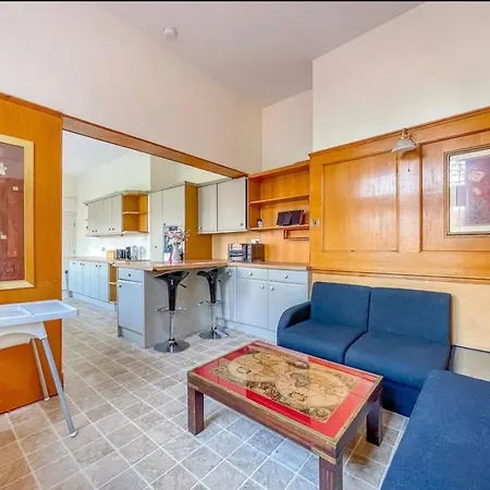 Daire H9bc - Stunning & Reserved