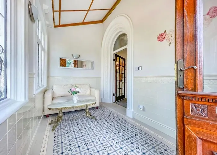 Apartment H9bc - Stunning & Reserved *