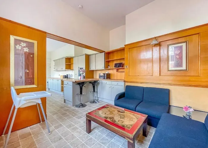 Apartment H9bc - Stunning & Reserved